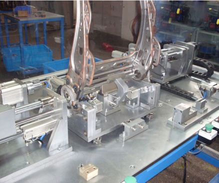 非標自動化設備的（de）優勢（shì）特點